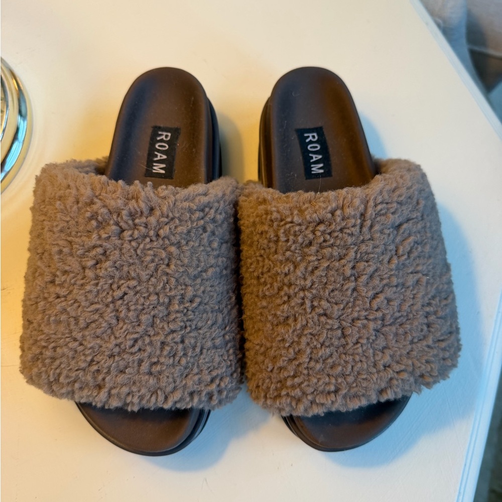 Roam Brown Fuzzy Slide Sandals